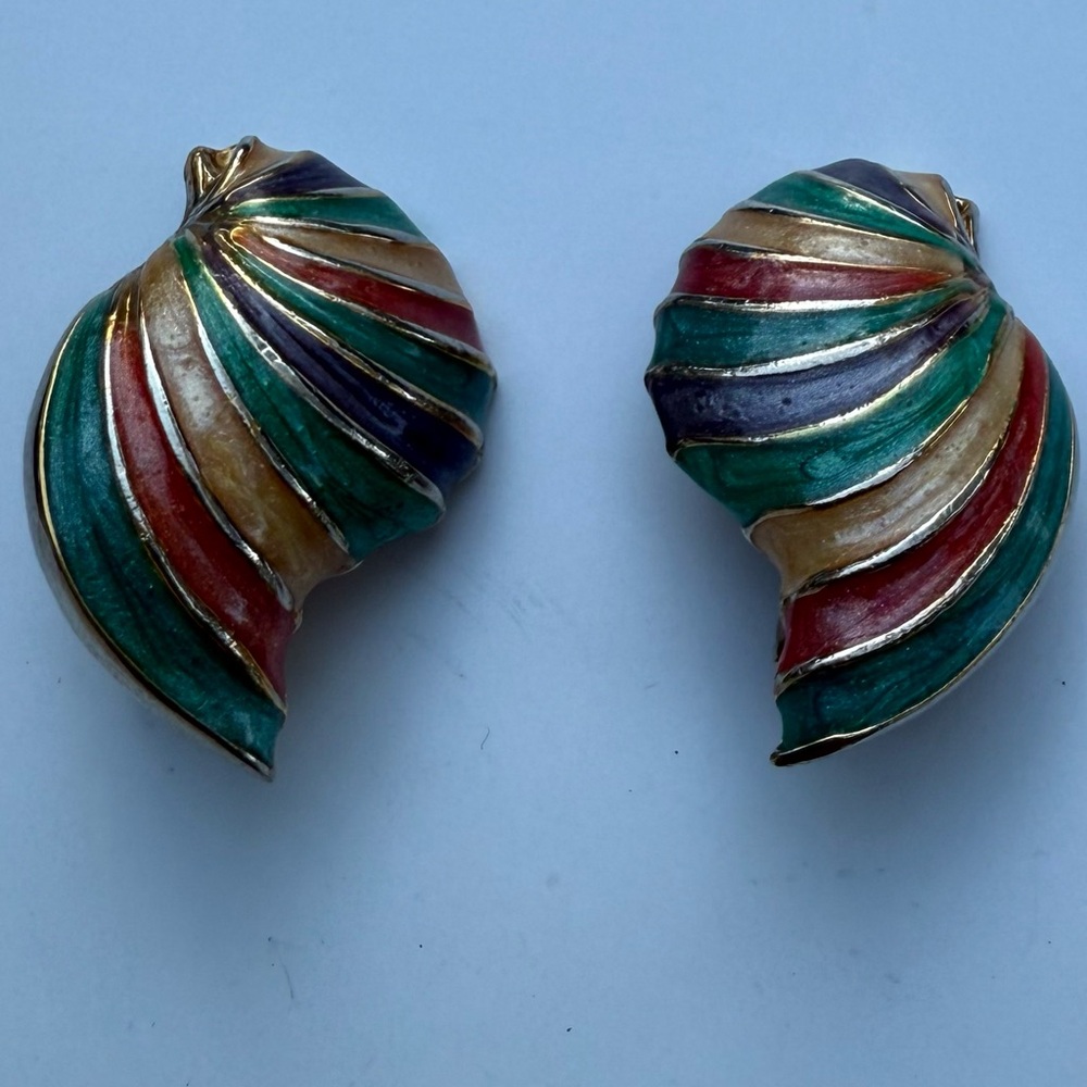 Vintage Rainbow Enamel Swirl Shell Clip Earrings (80s-90s), Size 1.25x0.75 in